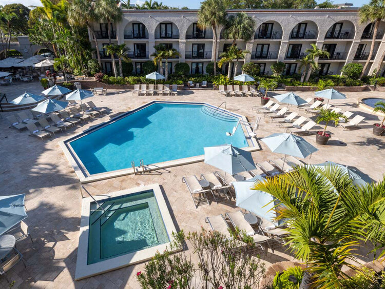 Outdoor courtyard with a pool and jacuzzi